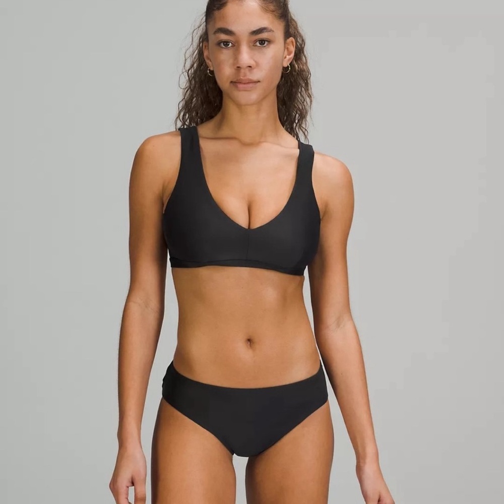 Lululemon Athletica Waterside V Swim Top